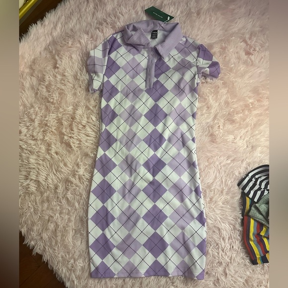 15 dresses (read) - Picture 5 of 16